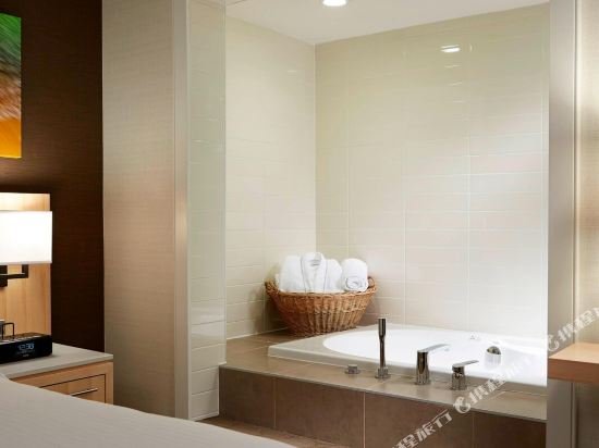 Фото Delta Hotels by Marriott Prince Edward