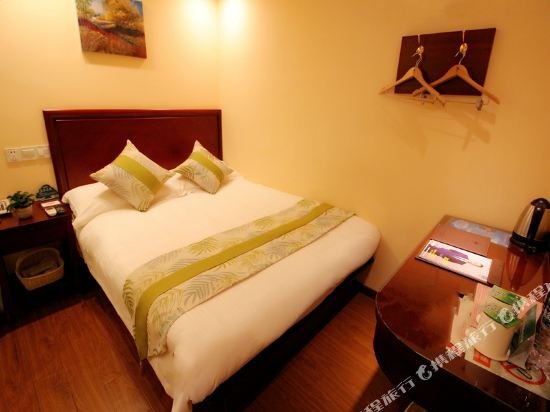 Фото GreenTree Shanghai Pudong Airport Heqing Town Huanqing Middle Road Express Hotel