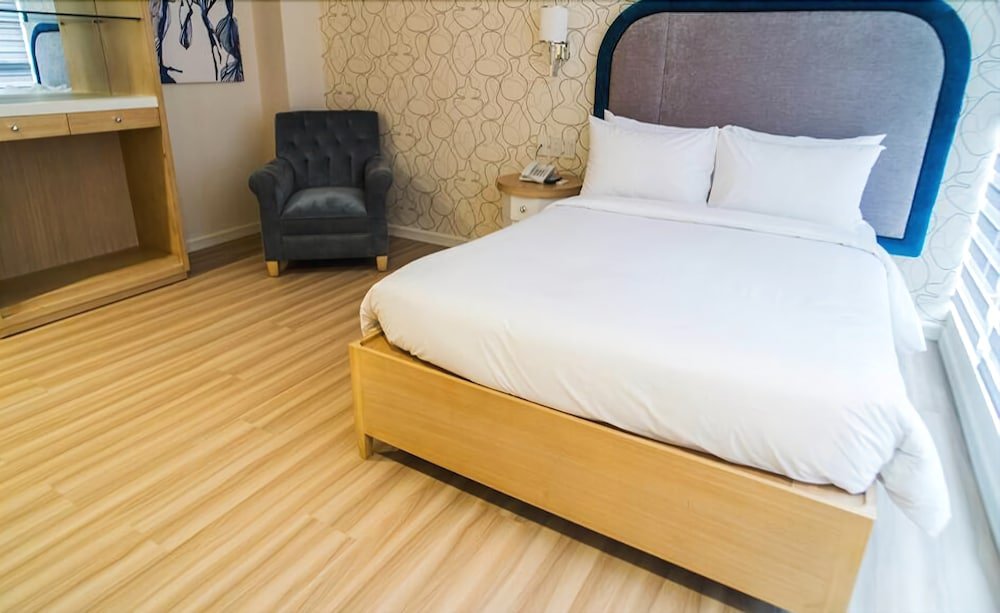 Фото Queen Margarette Hotel - Downtown