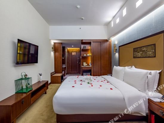 Фото Lujia International Hotel