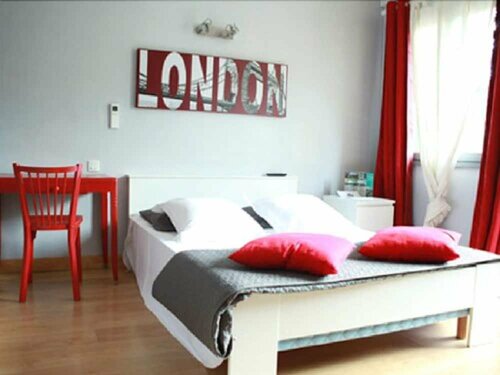 Гостиница Hôtel Restaurant L'Horloge Gourmande в Ньоне