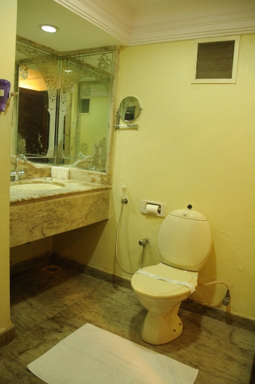 Фото New Woodlands Hotel