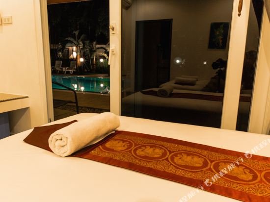 Фото Phuket Airport Hotel