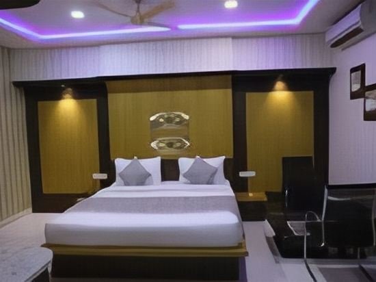 Фото Iroomz Hotel Sr Grand