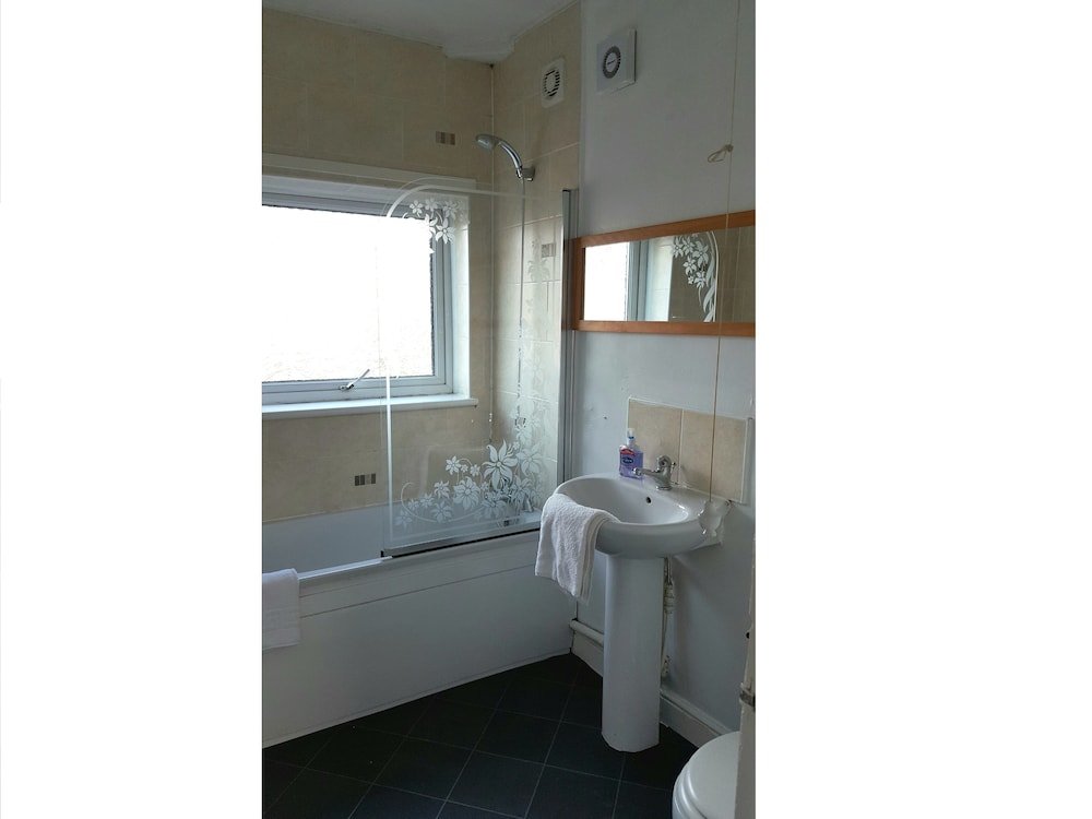 Фото Oaklands Avenue