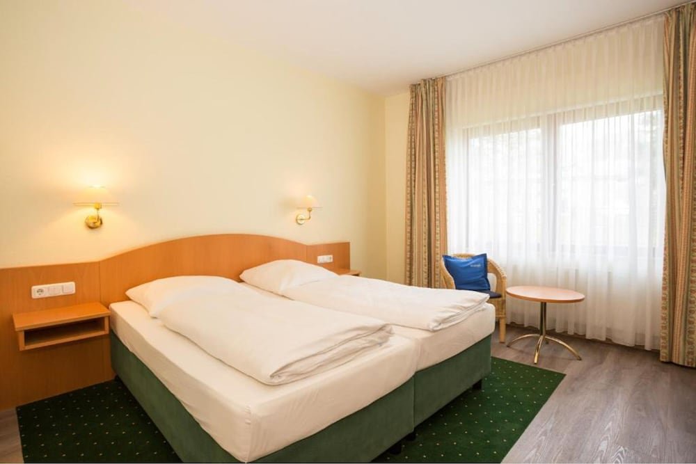 Фото Hotel Gremersdorf - Zum Grünen Jäger