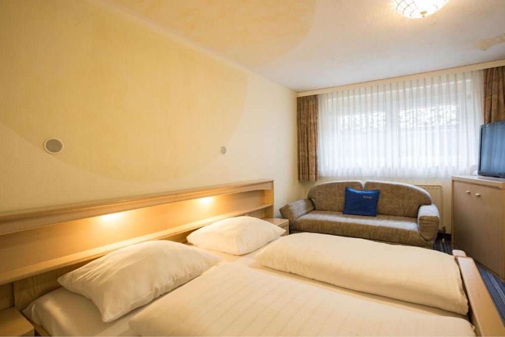 Фото Hotel Gremersdorf - Zum Grünen Jäger