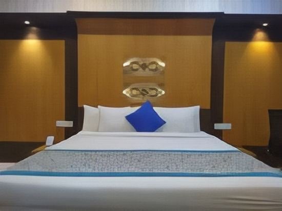 Фото Iroomz Hotel Sr Grand