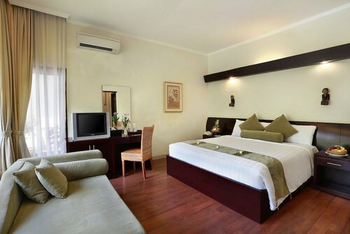 Гостиница Respati Beach Hotel