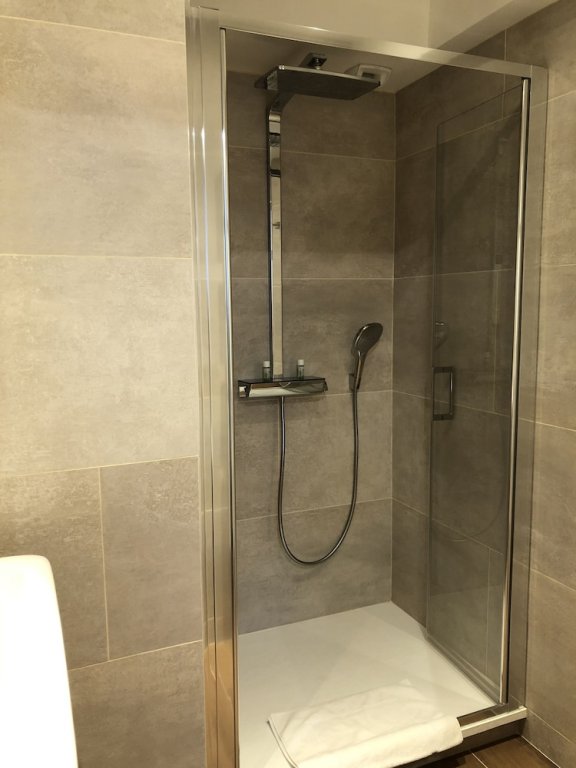 Фото Hôtel La Villa Fleurie