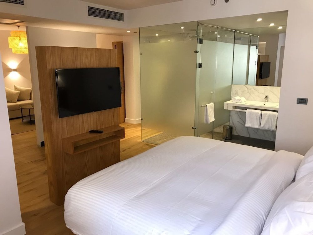 Фото New President Hotel