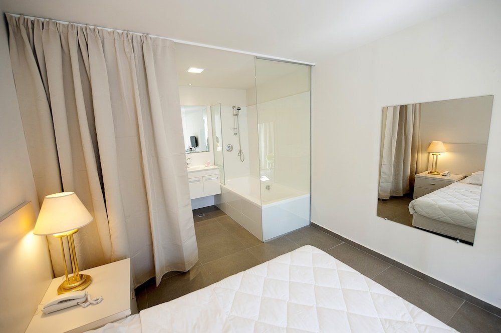 Фото Q Village Hotel