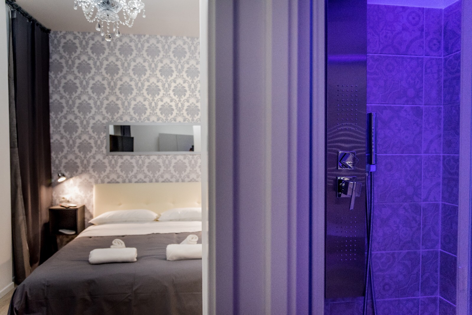 Фото Inside Roma Rooms