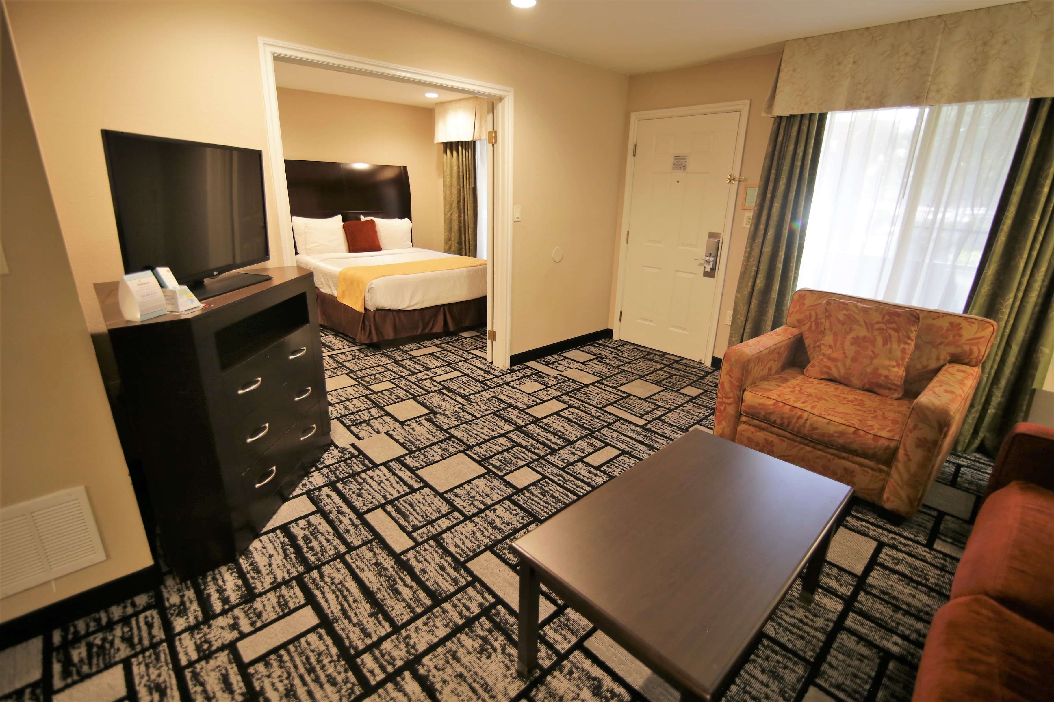 Фото Best Western Plus Meridian Inn & Suites, Anaheim-Orange