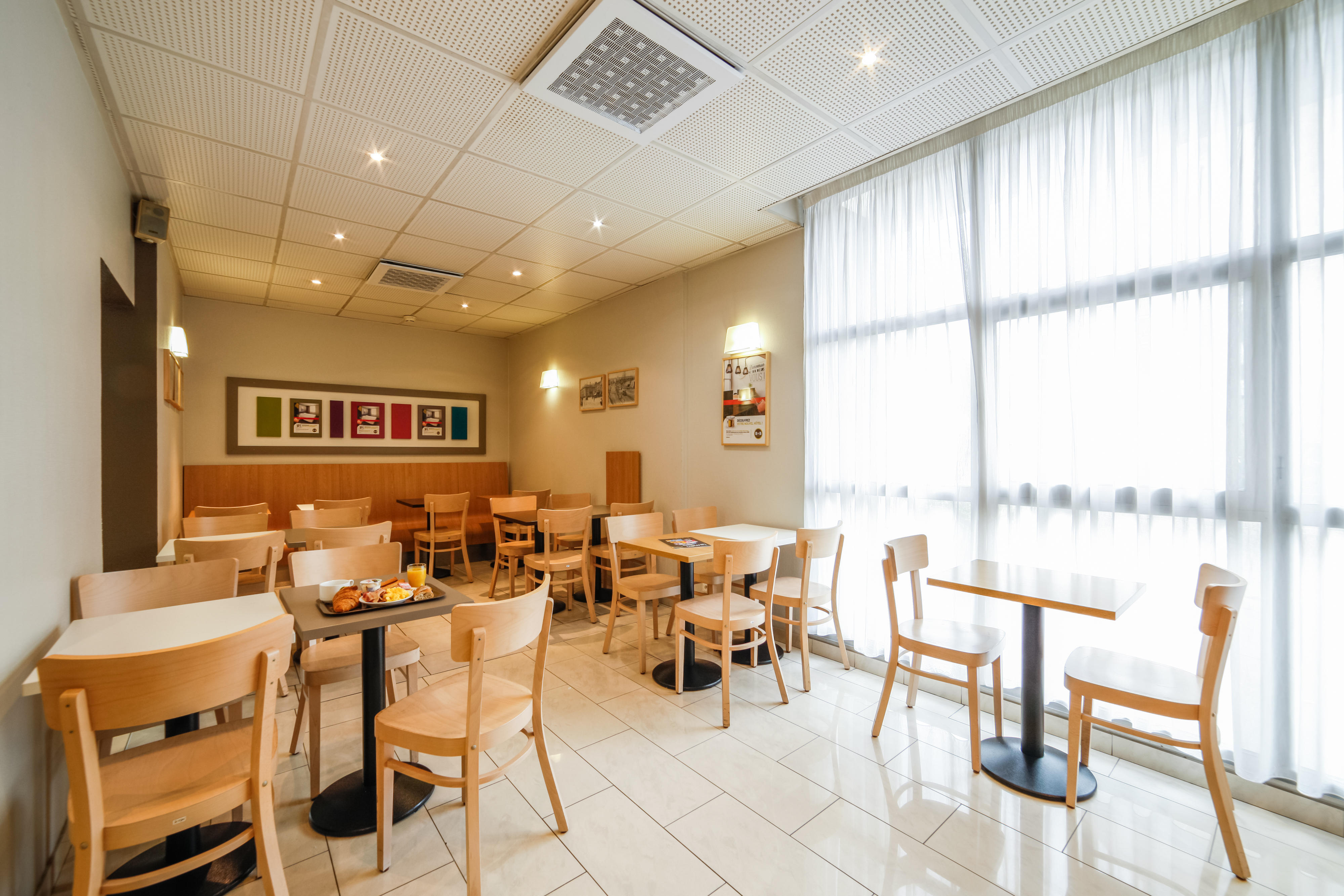 Фото B&b Hotel Nantes Centre