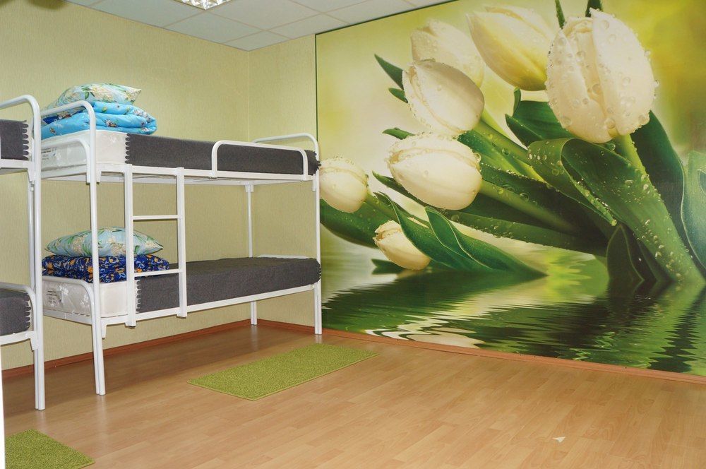 Фото Красный диван