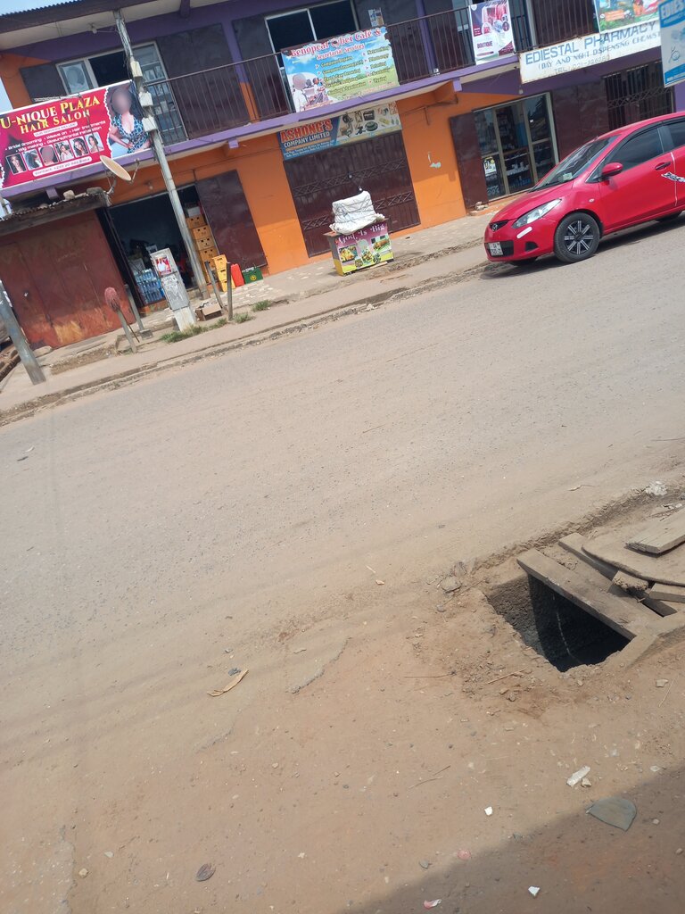 Clothing store Eunice Trends Boutique, Accra, photo