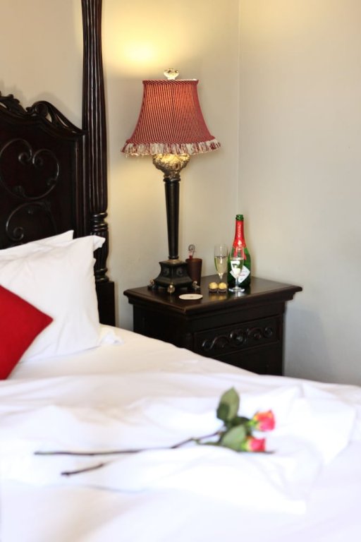 Фото Candlewoods Guesthouse