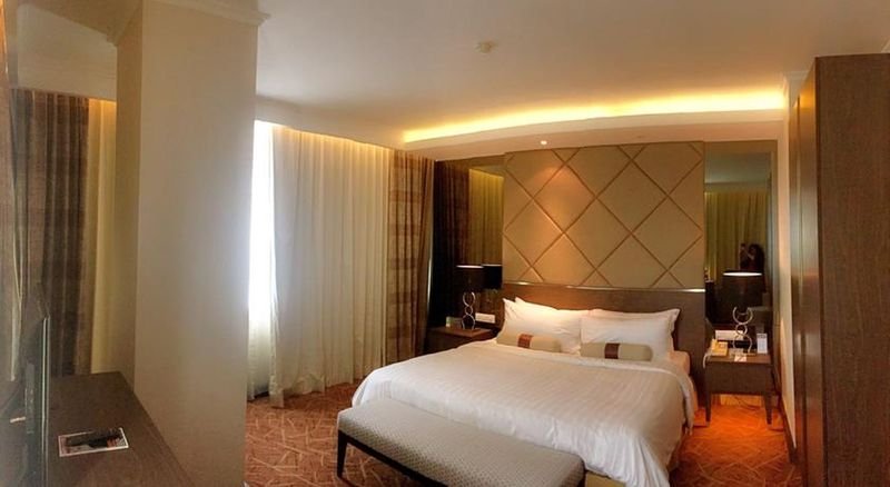 Фото Menara Peninsula Hotel Jakarta