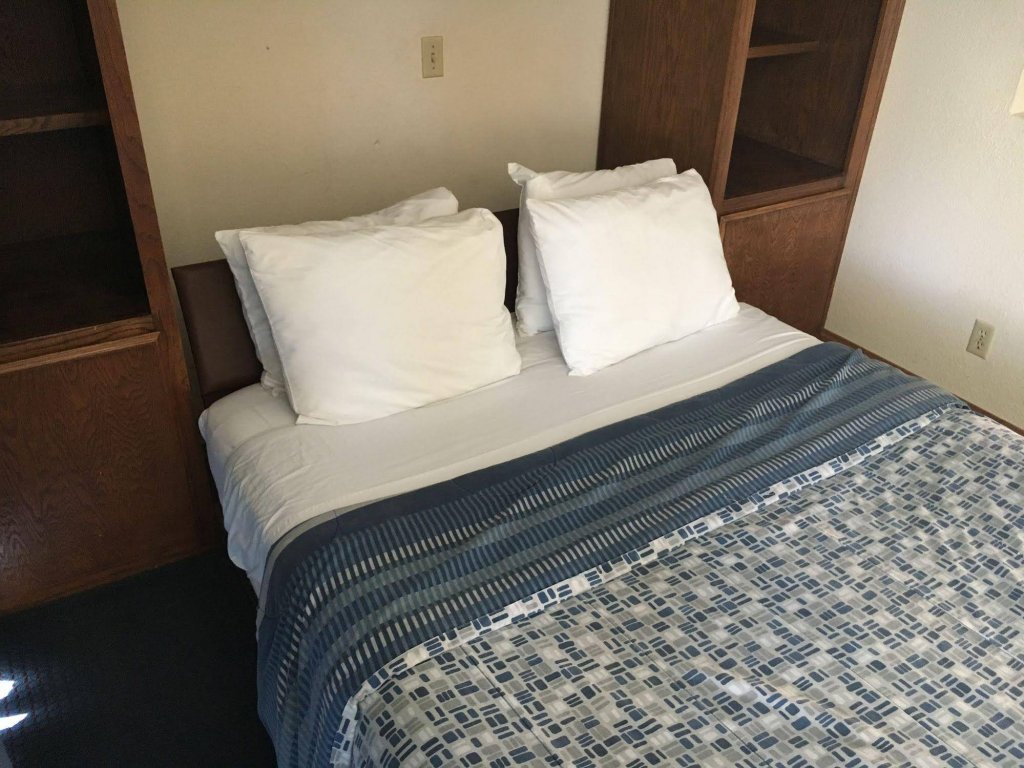 Фото Seaport Village Inn Avalon