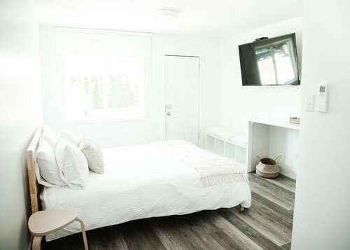 Гостиница Naramata Courtyard Suites