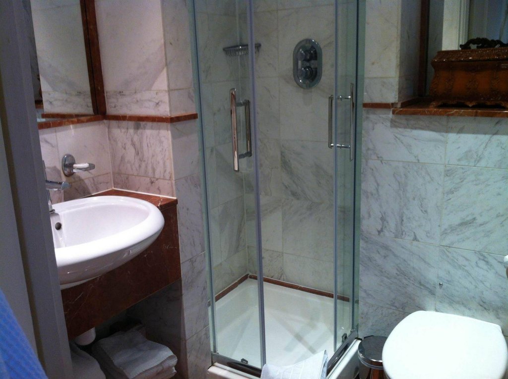 Фото Twenty Nevern Square Hotel