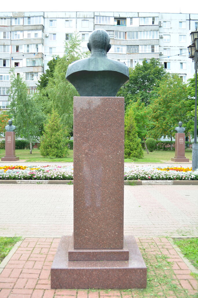 Monument, memorial Бюст Героя Советского Союза В.И. Быкова, Stariy Oskol, photo