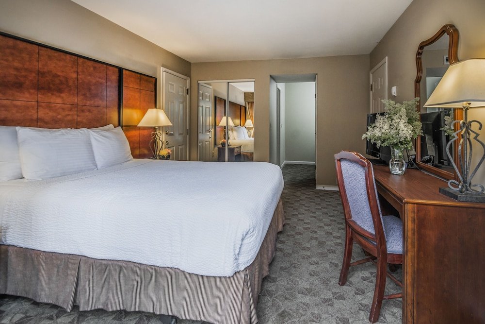 Фото Cloverleaf Suites Columbus - Dublin