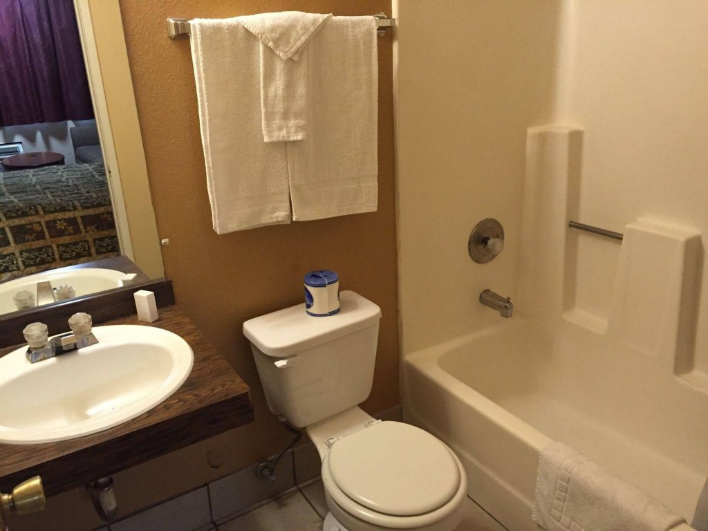 Фото El Cajon Inn & Suites