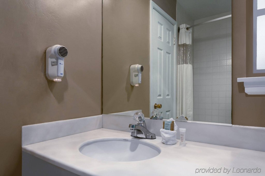 Фото The Atwood Hotel