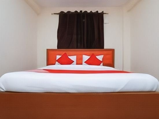 Фото Capital O 28393 Diamond Plaza