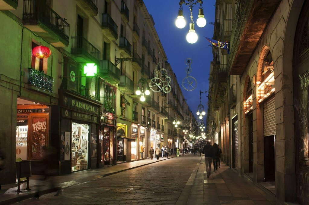 Short-term housing rental Aspasios Plaza Real Apartments, Barcelona, photo