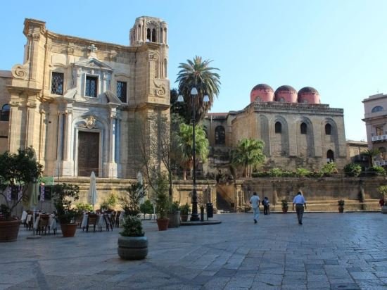 Фото отеля 1