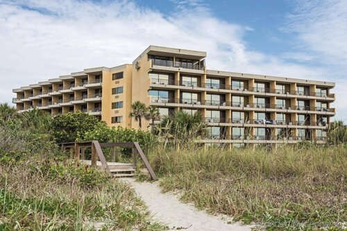 Внешний вид отеля La Quinta Inn & Suites by Wyndham Cocoa Beach Oceanfront в Коко-Бич, фото 5