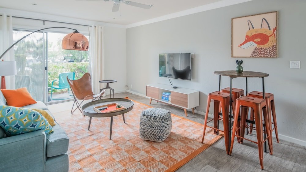 Фото Stylish 1br Apt Old Town by WanderJaunt