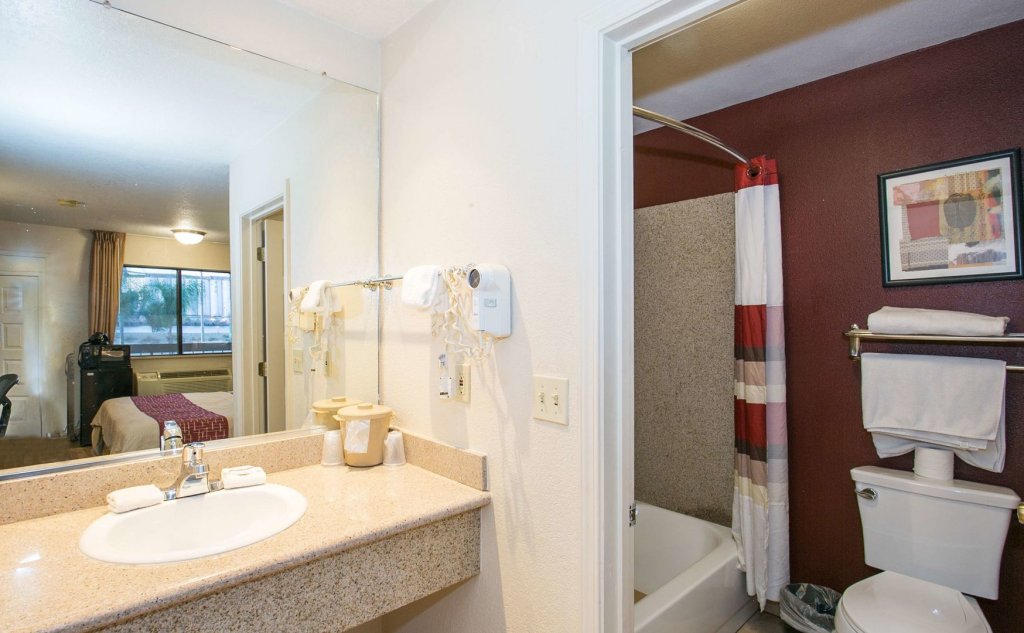 Фото Red Roof Inn Stockton