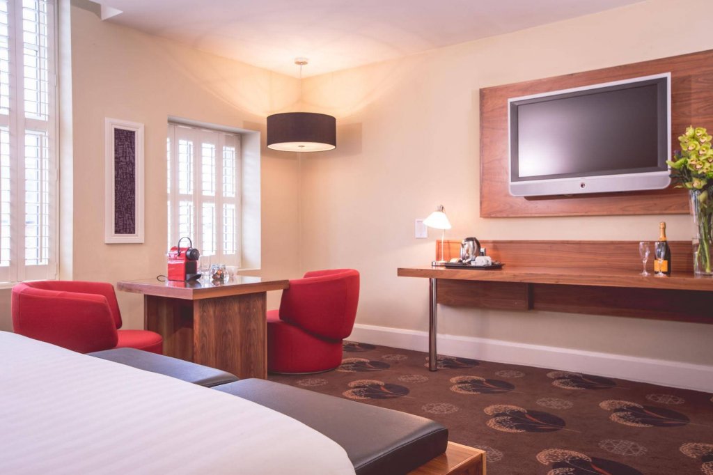 Фото Dukes at Queens Boutique Hotel