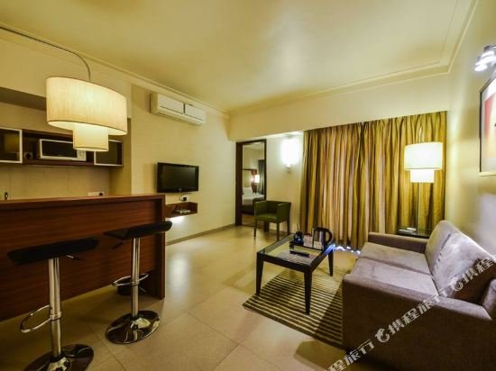 Фото Cocoon Hotel
