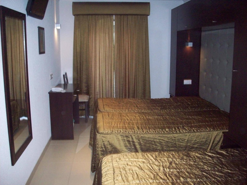 Фото отеля 2