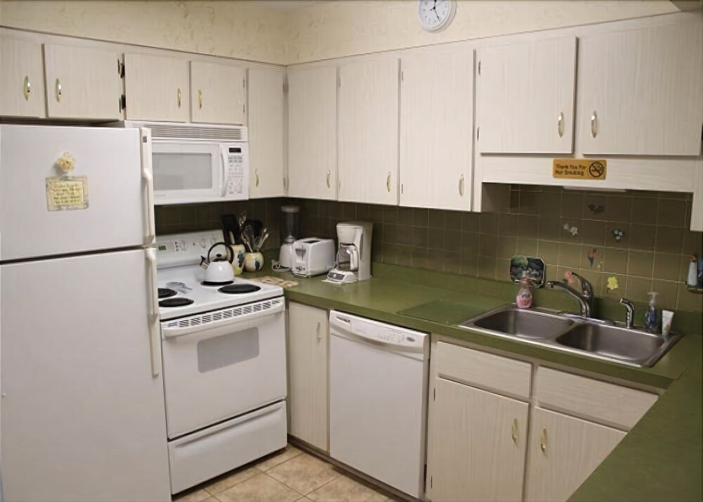 Фото Ocean View 2 Bed, 2 Bath, Steps to the Beach - Spanish Trace 240