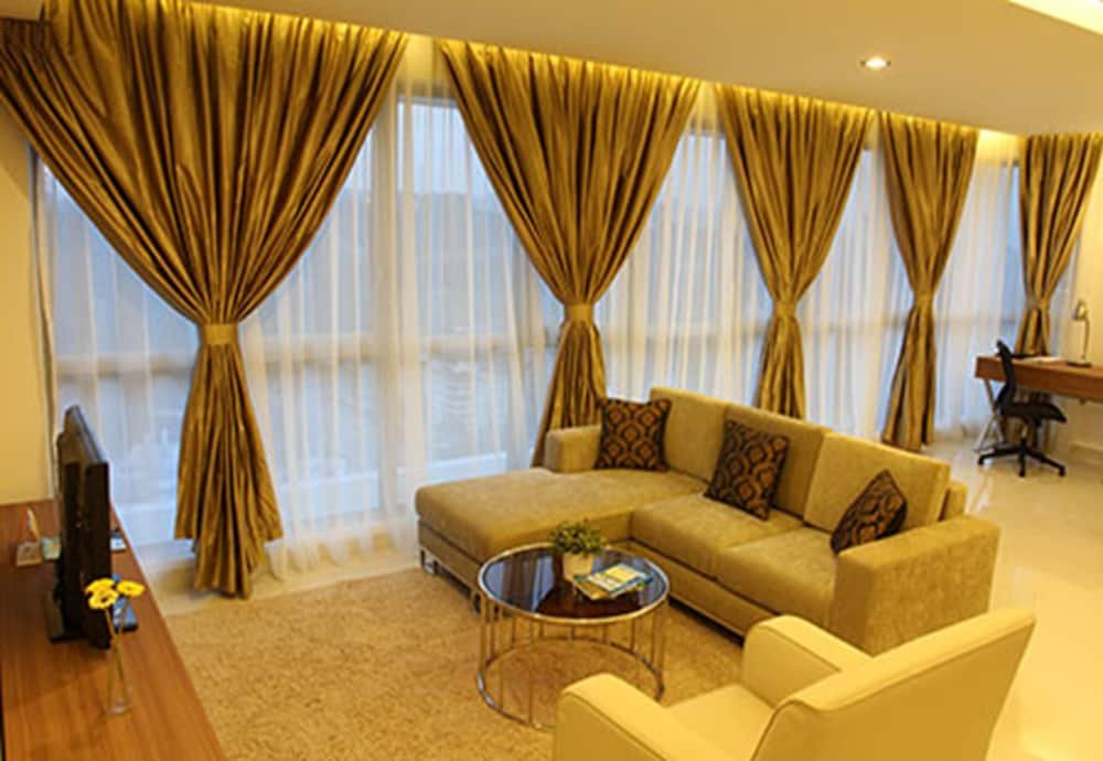 Фото Upper View Regalia Hotel