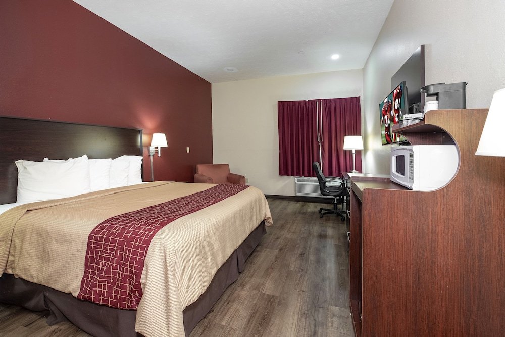 Фото Red Roof Inn & Suites Jackson - Brandon