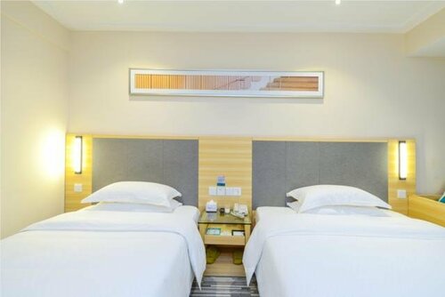 Гостиница City Comfort Inn Chongqing Yangjiaping Walking Street Light Rail Station в Чунцине