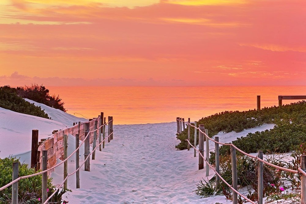 Фото Dolphin Beach Hotel