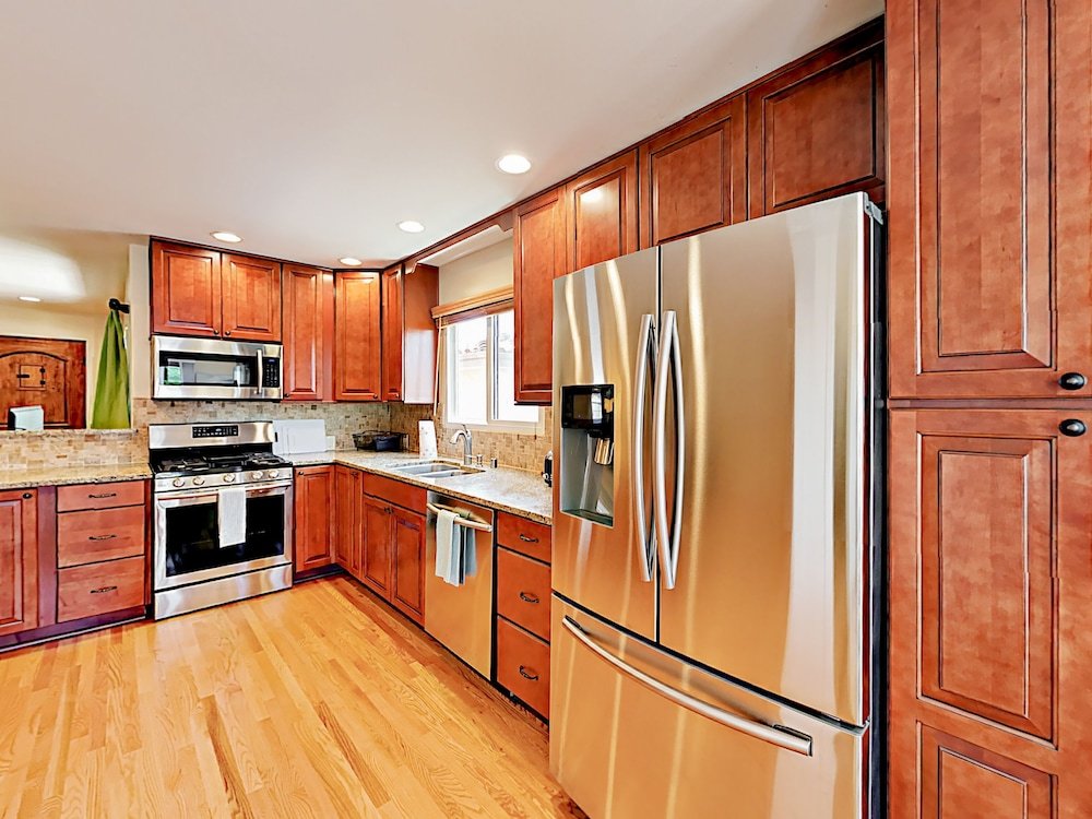 Фото 1731 Plum Street Duplex Unit B - 3 Br apts by RedAwning