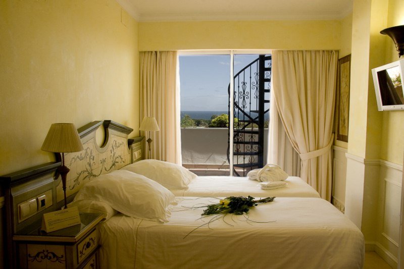 Фото Apartamentos Guadalpin Boutique