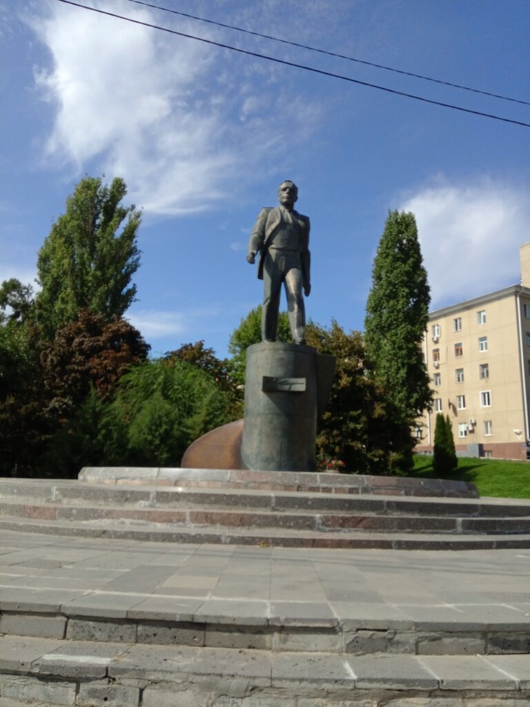 Памятник, мемориал Ю. А. Гагарин, Саратов, фото