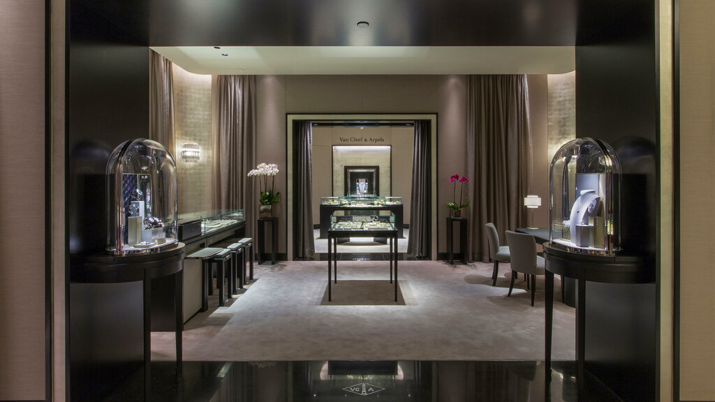 Perfume and cosmetics shop Van Cleef & Arpels, Macau, photo