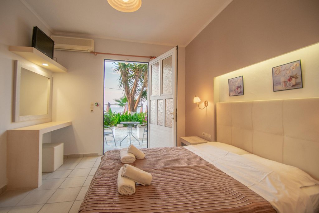 Фото Agoulos Beach Hotel