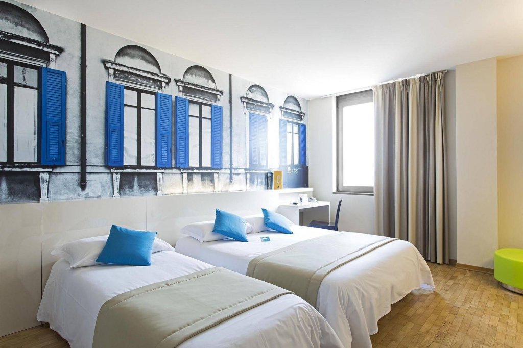 Фото отеля 2